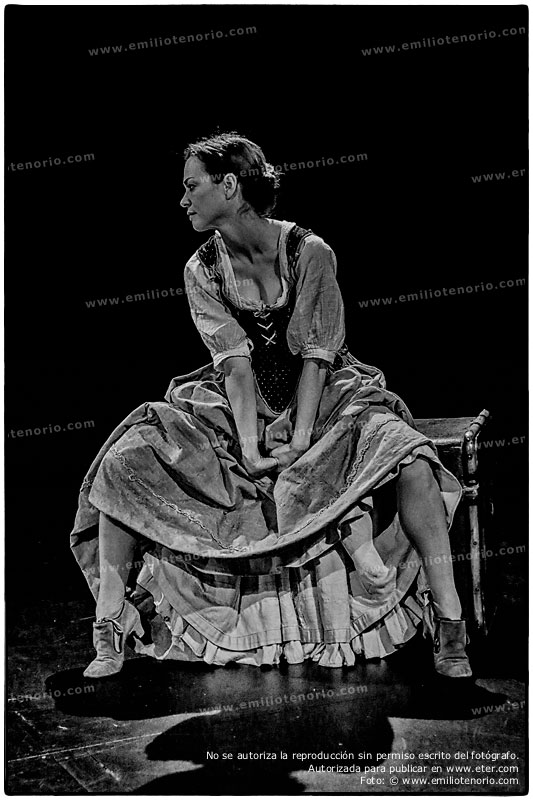 ETER.COM - Quijote. Femenino. Plural - Teatro Español - Emilio Tenorio