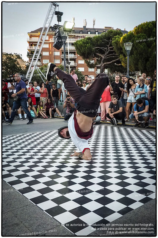 ETER.COM - Danza urbana en plaza de Colón - Emilio Tenorio