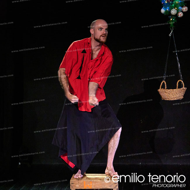 ETER.COM - Miradas al cuerpo - Teatro Lagrada - Una danza para todos y para nadie - © Emilio Tenorio